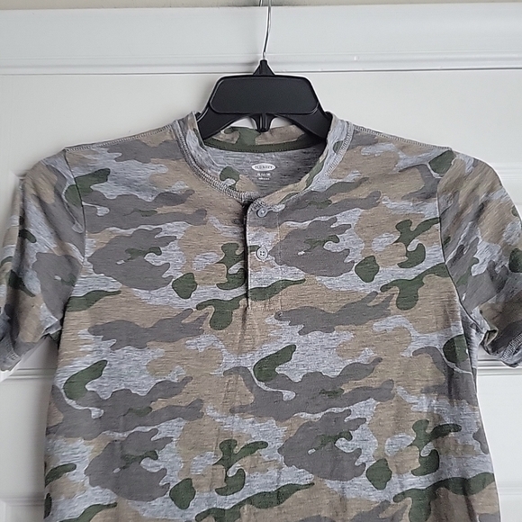 Old Navy Boy's Camo Shirt - Picture 3 of 11